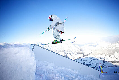 Skifahrer beim Snowpark am Wiedersbergerhorn Alpbach, (c) Alpbachtal Tourismus/Berger Bernhard