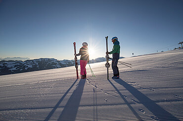 Pärchen beim First Line Skiing, © Ski Juwel Alpbachtal Wildschönau | Shoot + Style 