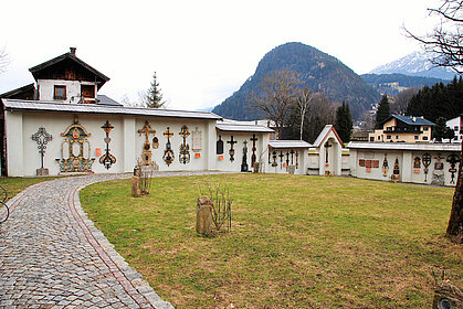 Der einzigartige Museumsfriedhof in Kramsach mit seinen sehenswerten und humorvollen Grabinschriften, (c) Alpbachtal Tourismus/Museumsfriedhof Tirol
