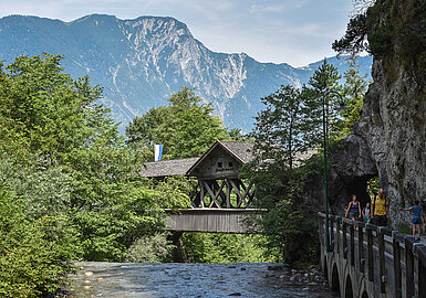 Kundler Klamm Eingang mit Brücke, (c) Alpbachtal Tourismus/Grießenböck Gabriele