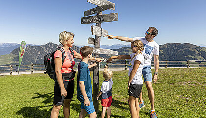 Hiking on the Wiedersberger Horn © Alpbachtal Tourismus shootandstyle.com