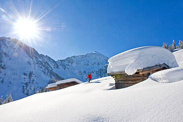 Alpbach, Tiefschnee, Skitourengeher, (c) Alpbachtal Tourismus/Berger Bernhard