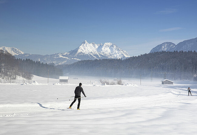 Cross-country skiers in the Breitenbach Schönau area, (c) Alpbachtal Tourismus/Sedlak Matthias