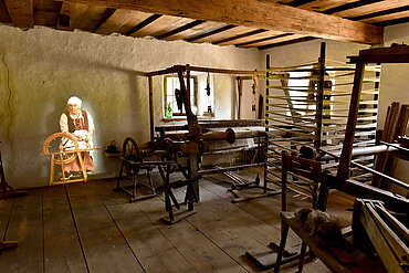 Familie im Museum Tiroler Bauernhöfe, (c) Alpbachtal Tourismus / Grießenböck Gabriele