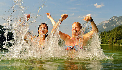 Swimming at the Reintalersee, (c) Alpbachtal Tourismus/Berger Bernhard